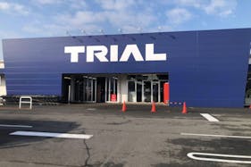 【スーパーセンタートライアル姫路店】【ポーチ前:左側(T)】食物販の出店が可能なトライアルマルシェ(キッチンカー/テント・スペース)A