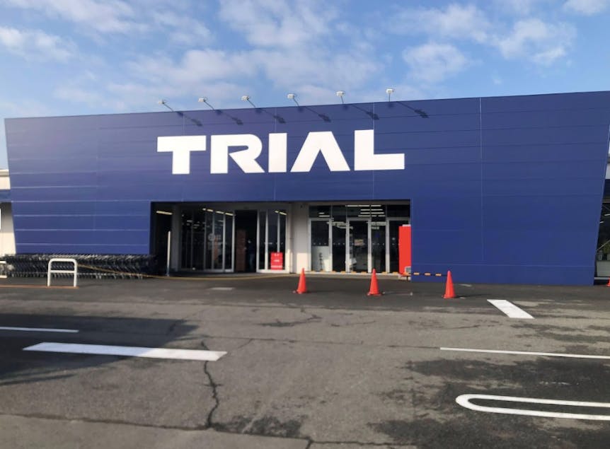 【スーパーセンタートライアル姫路店】【ポーチ前：左側（T）】食物販の出店が可能なトライアルマルシェ（キッチンカー/テント・スペース）A