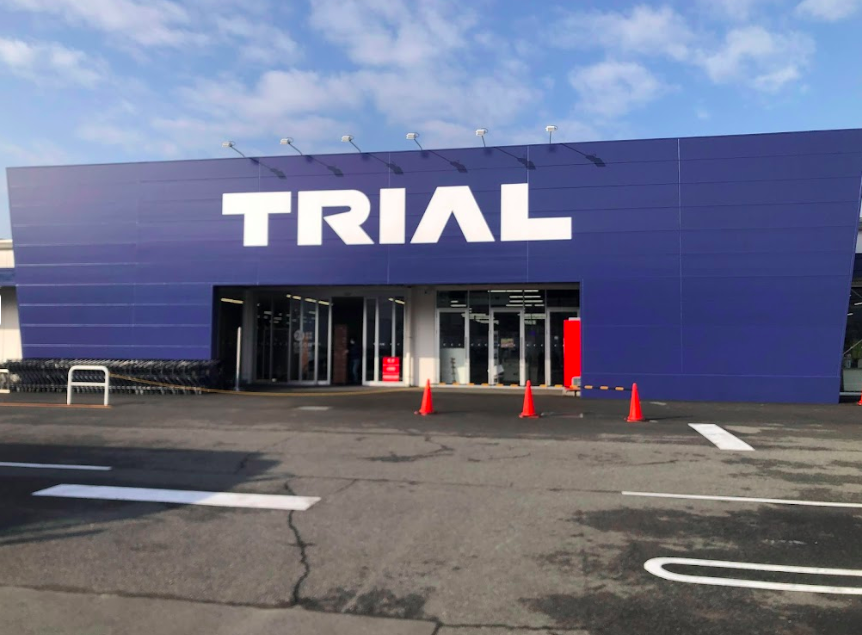 【スーパーセンタートライアル姫路店】【ポーチ前：左側（T）】食物販の出店が可能なトライアルマルシェ（キッチンカー/テント・スペース）A