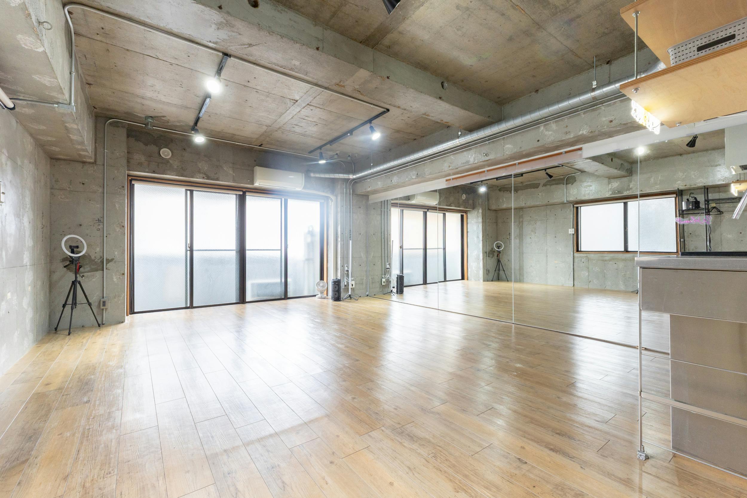 【今池駅4分】物販・ワークショップ・撮影など、各種イベント開催に最適なコンクリ壁のスタイリッシュなレンタルスペース