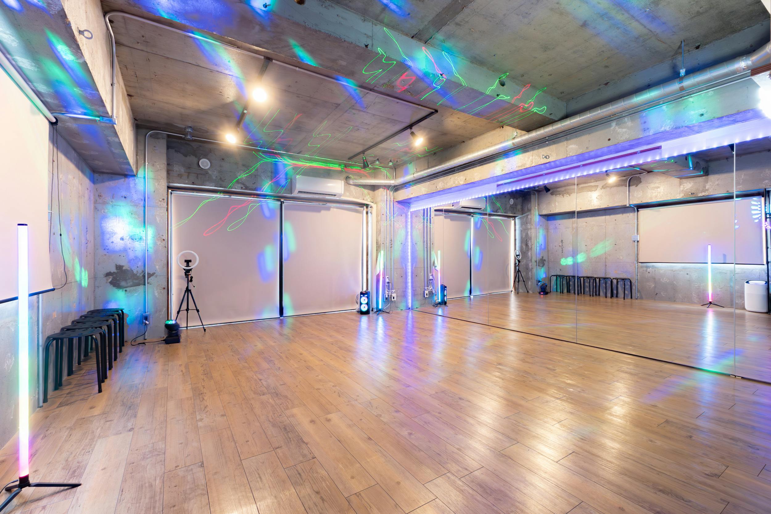 【今池駅4分】物販・ワークショップ・撮影など、各種イベント開催に最適なコンクリ壁のスタイリッシュなレンタルスペース