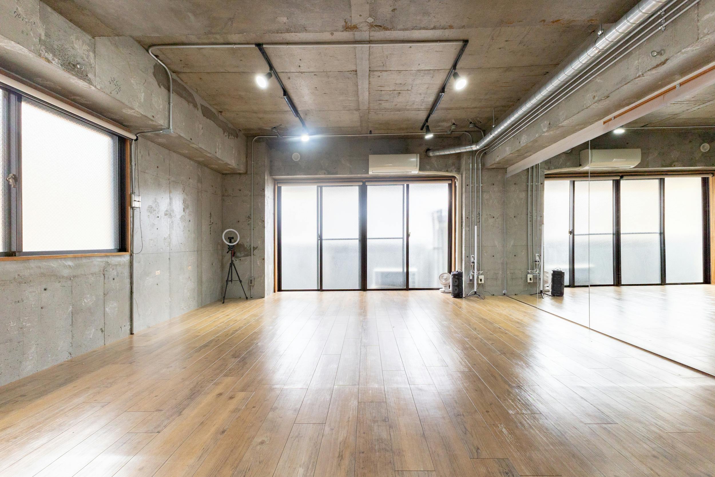 【今池駅4分】物販・ワークショップ・撮影など、各種イベント開催に最適なコンクリ壁のスタイリッシュなレンタルスペース