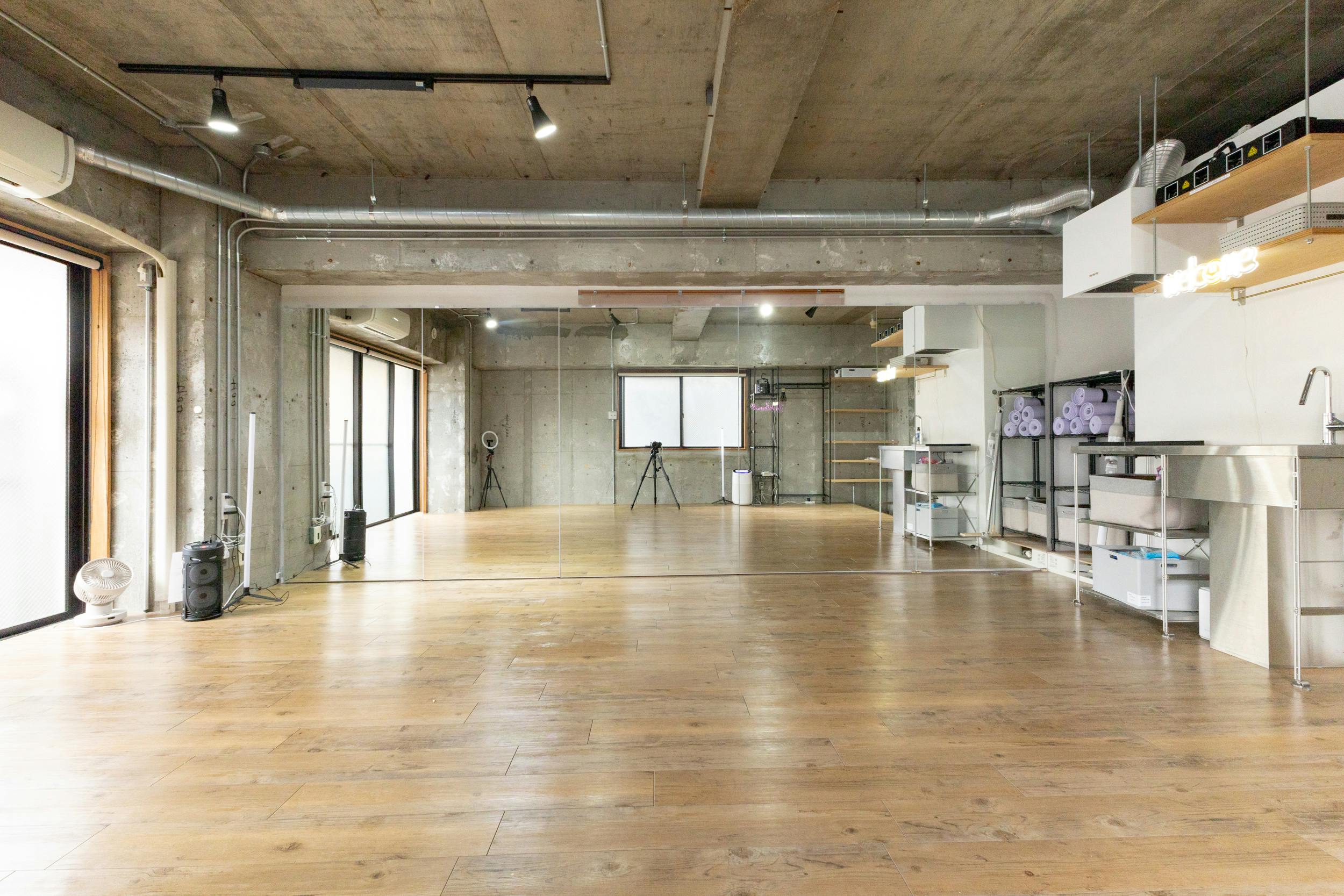 【今池駅4分】物販・ワークショップ・撮影など、各種イベント開催に最適なコンクリ壁のスタイリッシュなレンタルスペース