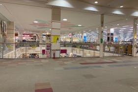 【イオンモール八千代緑が丘】各種プロモーションや物販、食物販のポップアップストアに最適なさくら平安堂前ブリッジスペース