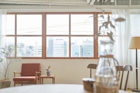 【天満橋駅8分】展示会・撮影に適したアンティーク家具が特徴な温かみのある上品なスタジオ