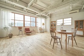 【天満橋駅8分】展示会・撮影に適したアンティーク家具が特徴な温かみのある上品なスタジオ