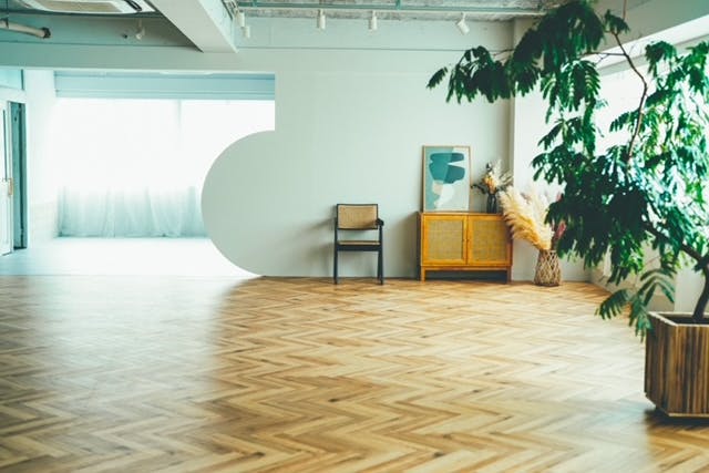 【森ノ宮駅5分】展示会や撮影に最適な自然光が入り明るい白を基調としたレンタルスペース