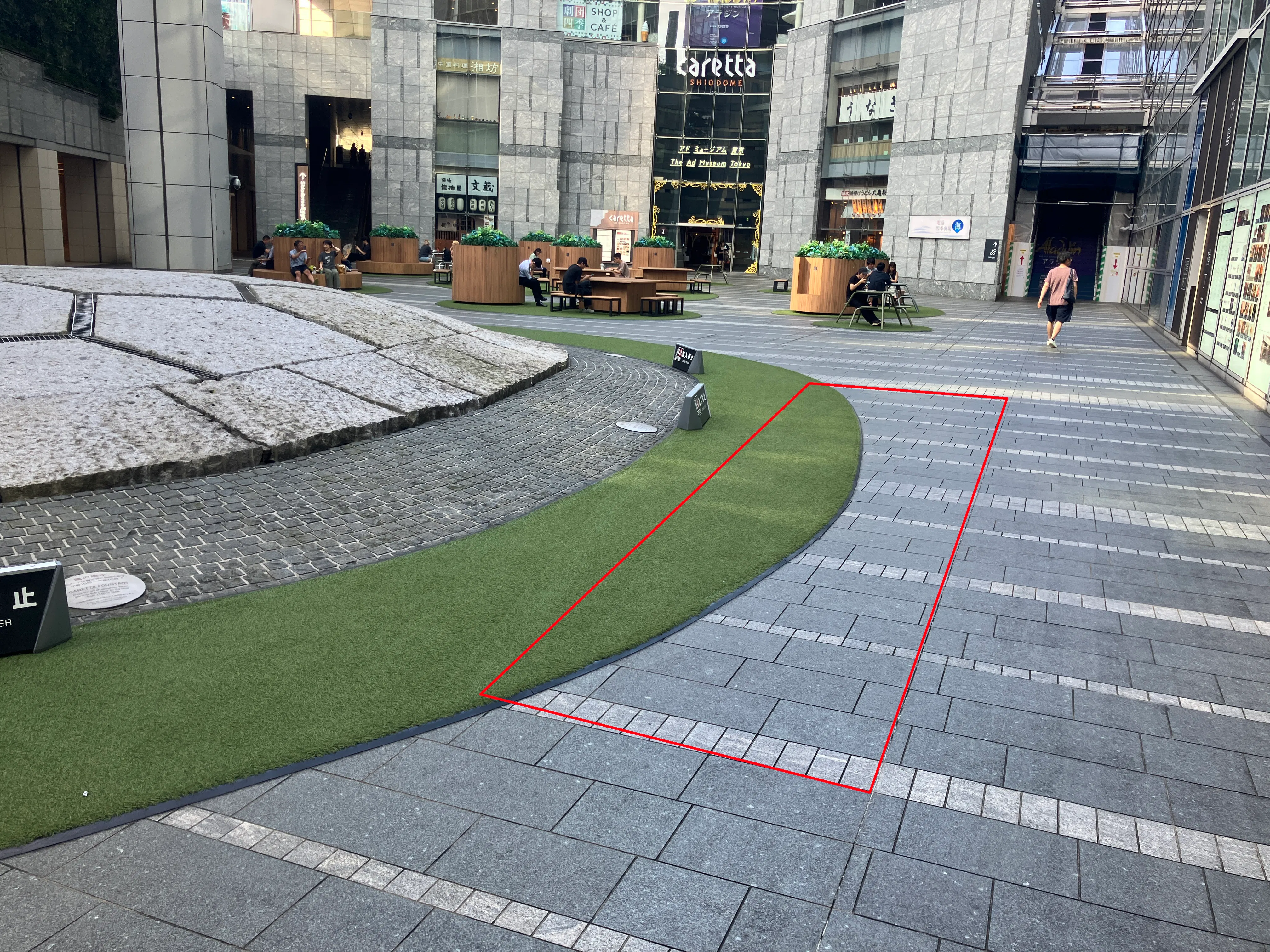 【カレッタ汐留｜汐留駅1分】月間約52万人が訪れる複合施設入口手前の屋外イベントスペース⑥の画像