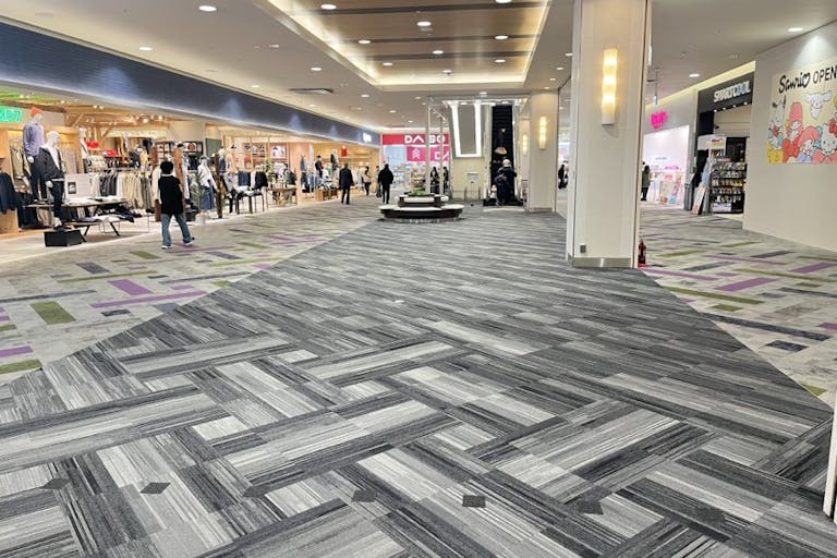 【イオンモール橿原】中央ブリッジ前(ライトオン前)の画像1