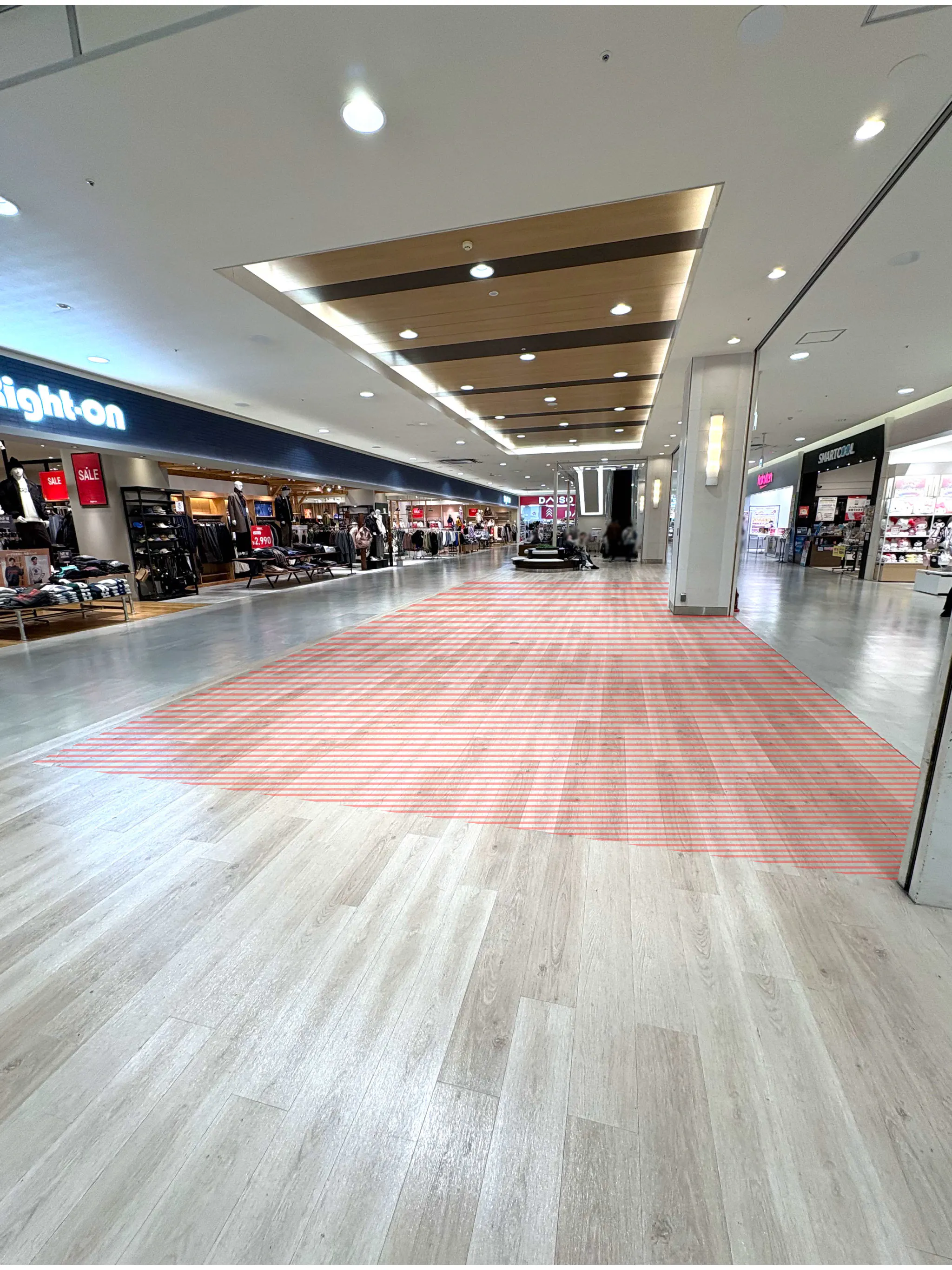 【イオンモール橿原】中央ブリッジ前（ライトオン前）
