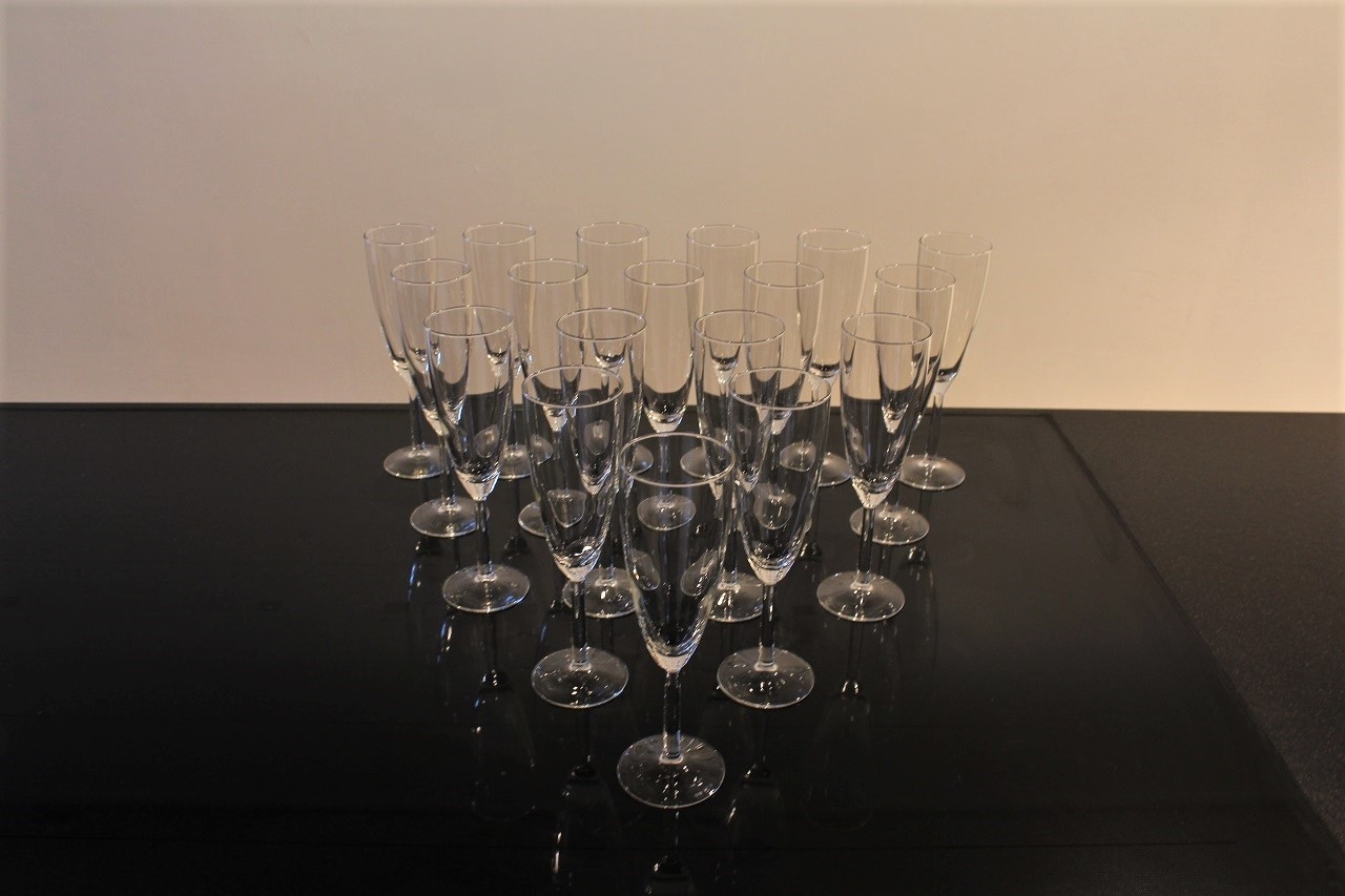 【400円】シャンパングラス１６個