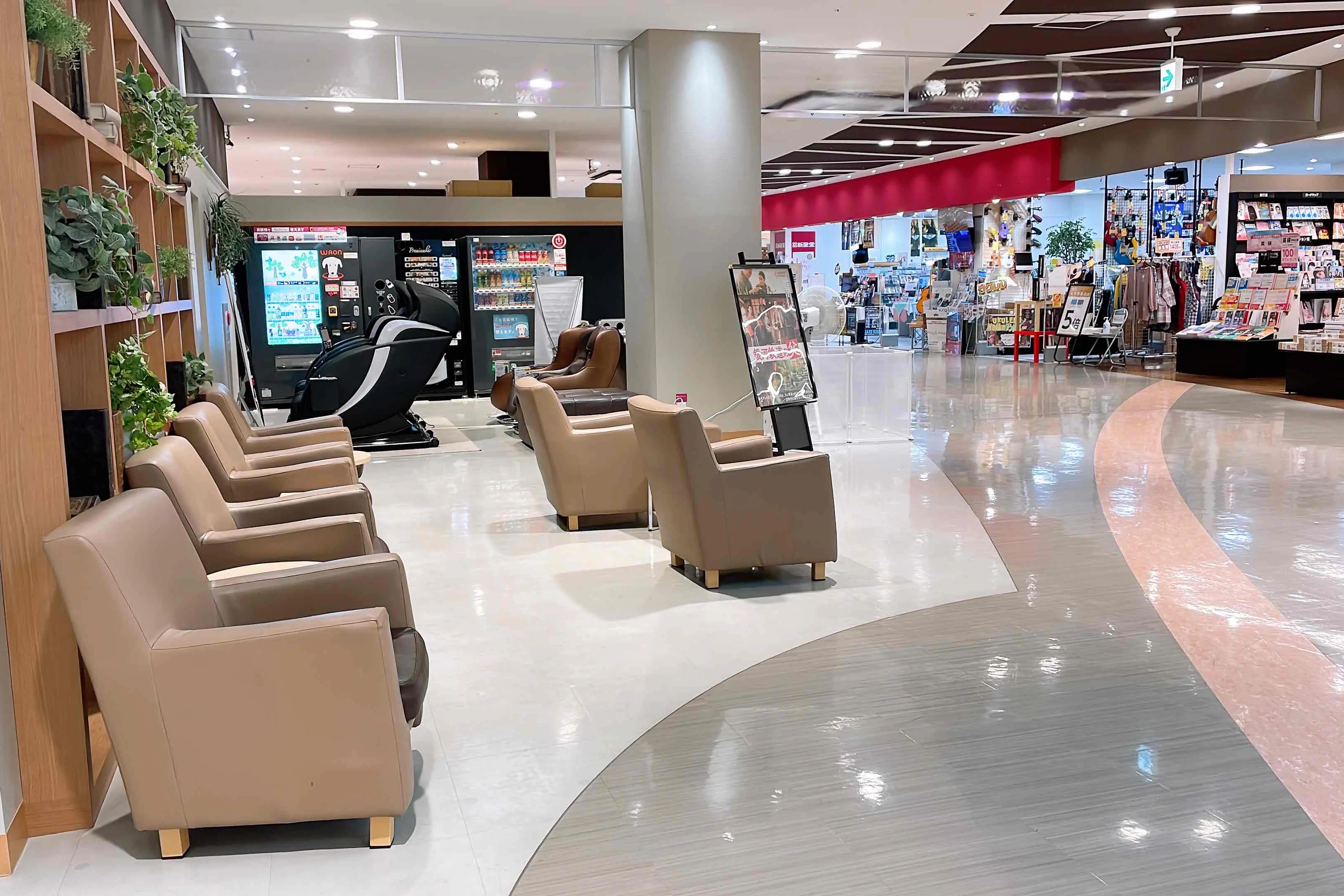 【イオンモール桑名】各種プロモーションや物販、食物販のポップアップストアに最適な1番街3F未来屋書店前のイベントスペース