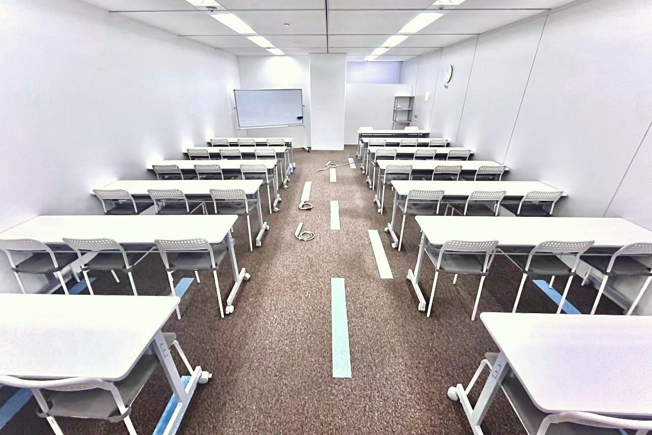 【大阪梅田駅直結/徒歩1分】会議・研修・試験会場・セミナーなどに適した36名程度収容可能なレンタルスペース