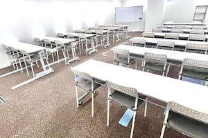 【大阪梅田駅直結/徒歩1分】会議・研修・試験会場・セミナーなどに適した36名程度収容可能なレンタルスペース