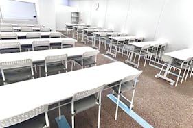 【大阪梅田駅直結/徒歩1分】会議・研修・試験会場・セミナーなどに適した36名程度収容可能なレンタルスペース