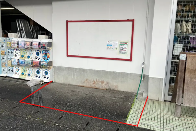 【ニシムタ 名瀬店】販促プロモーションや物販に利用可能な入口横の屋外スペースの画像1