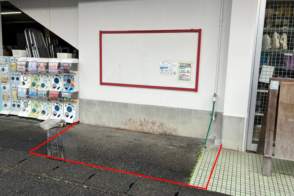 【ニシムタ 名瀬店】販促プロモーションや物販に利用可能な入口横の屋外スペース
