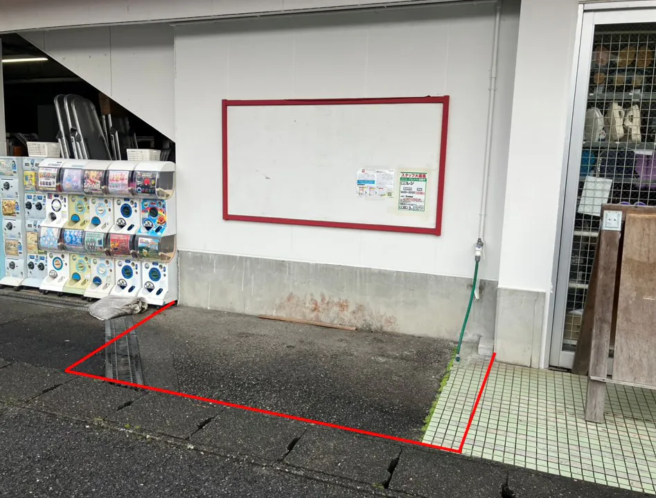 【ニシムタ 名瀬店】販促プロモーションや物販に利用可能な入口横の屋外スペース