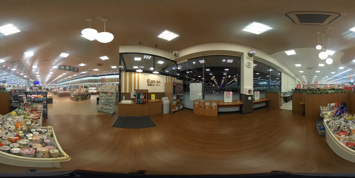 【オークワ松阪下村】プロモーションに利用可能な農産側入口付近のスペース(イートインスペース横)