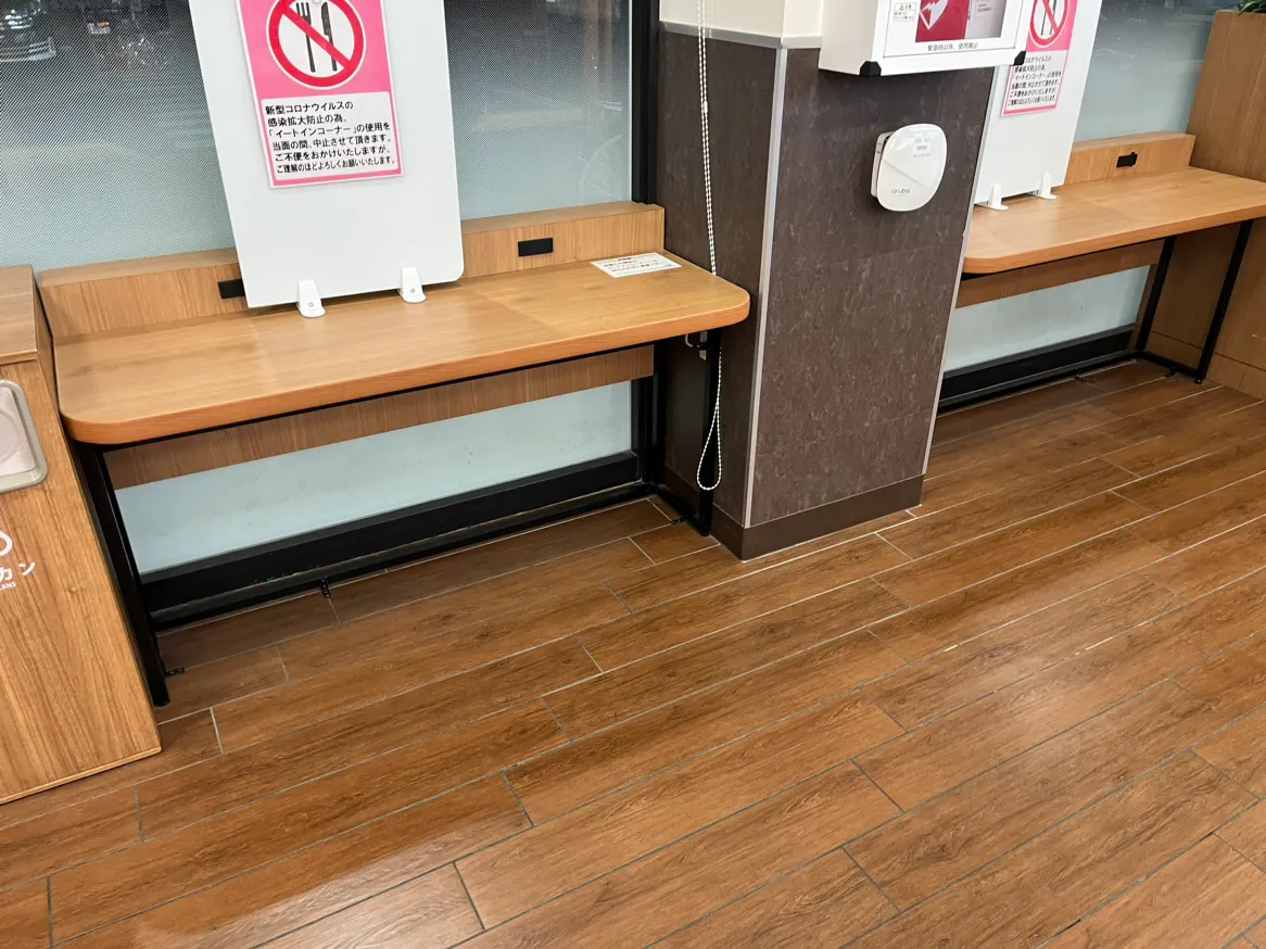 【オークワ松阪下村】プロモーションに利用可能な農産側入口付近のスペース(イートインスペース横)