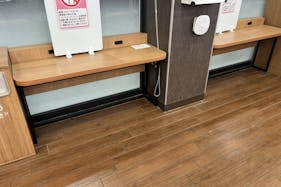 【オークワ松阪下村】プロモーションに利用可能な農産側入口付近のスペース(イートインスペース横)