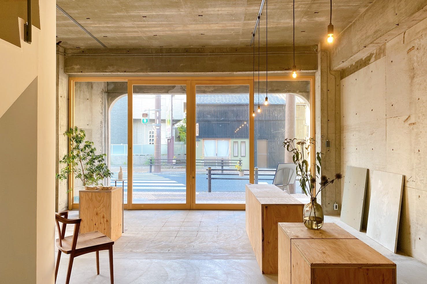 【蒲郡駅9分】展示会やギャラリーに最適なコンクリートあらわしのお洒落なギャラリースペース