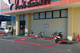 【フードマーケットマム安倍口店】店舗出入口横 販促プロモーションや物販に最適なスーパー屋外催事イベントスペース