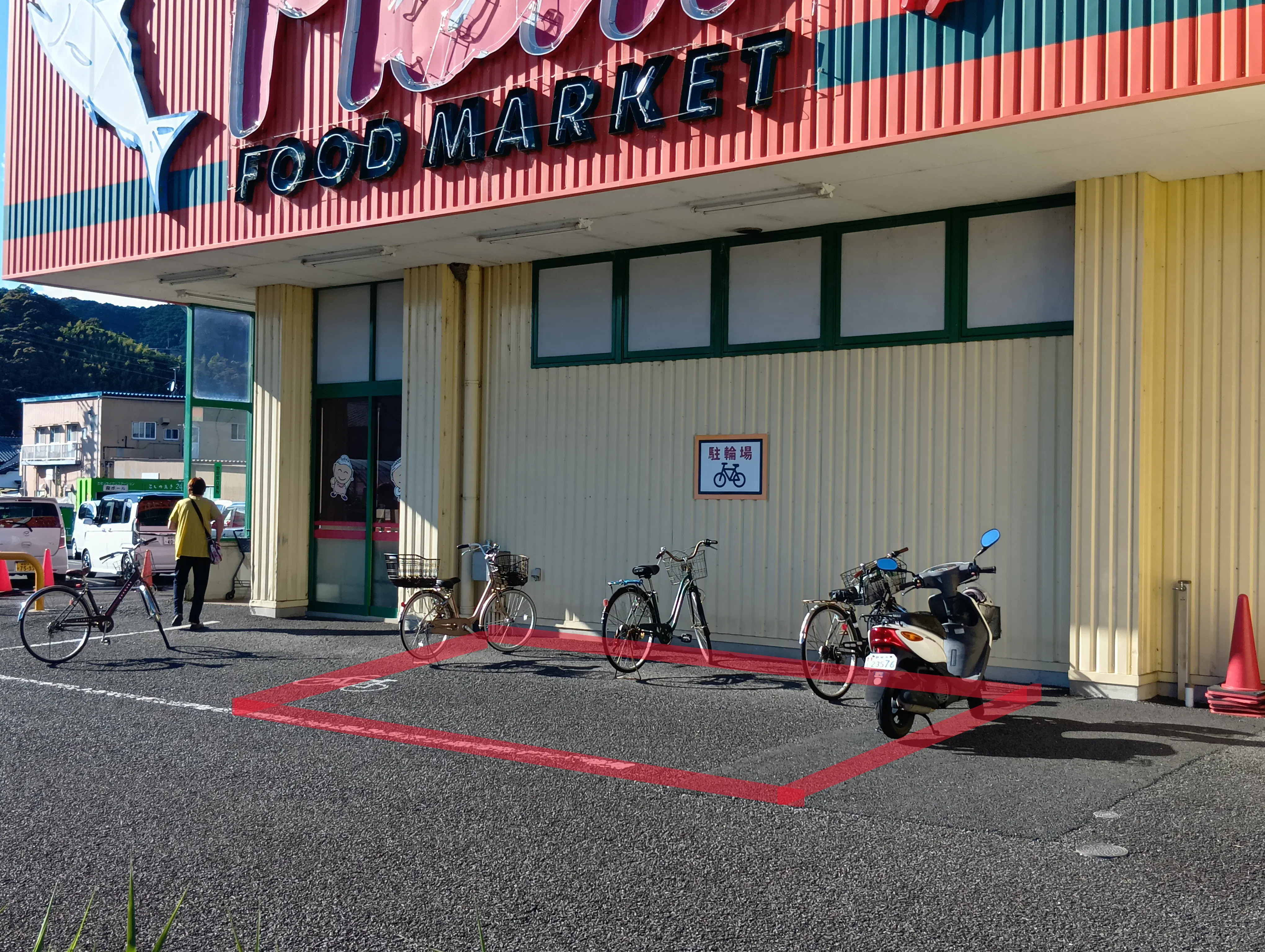 【フードマーケットマム安倍口店】店舗出入口横 販促プロモーションや物販に最適なスーパー屋外催事イベントスペース
