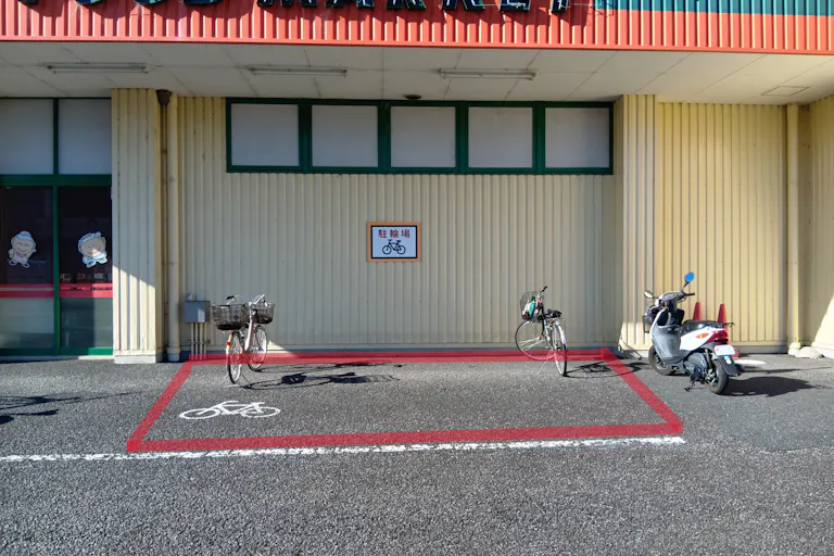 【フードマーケットマム安倍口店】店舗出入口横 販促プロモーションや物販に最適なスーパー屋外催事イベントスペースの画像2