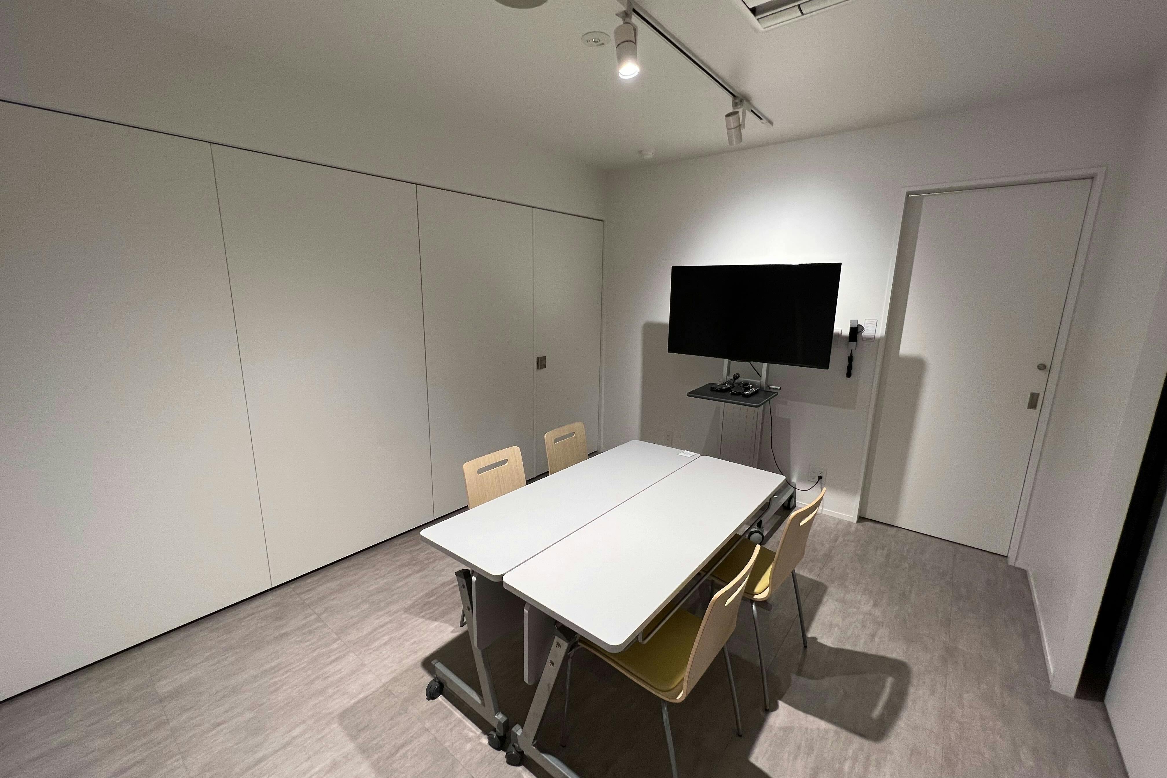 【新宿三丁目駅3分】少人数ワークショップやオンライン配信撮影に適した駅チカレンタルスペース(10人定員)