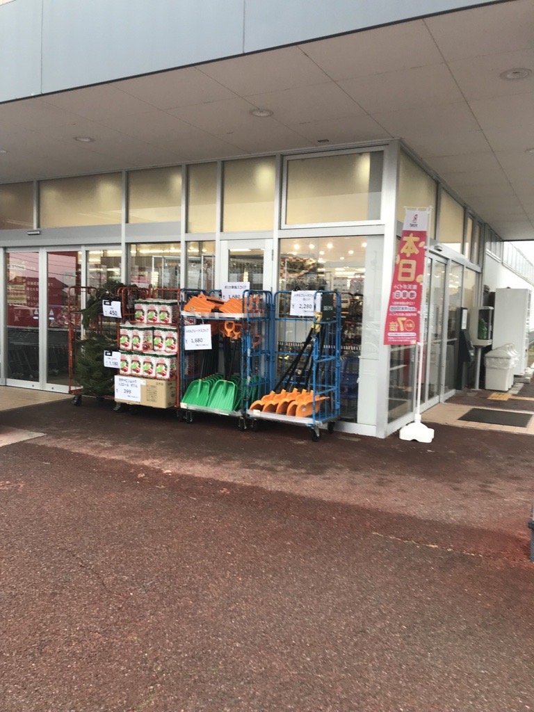 【西友　長野北店】店頭（軒下）　プロモーション用途や物販、食物販のポップアップストアに最適なスーパー屋外軒先の催事イベントスペース