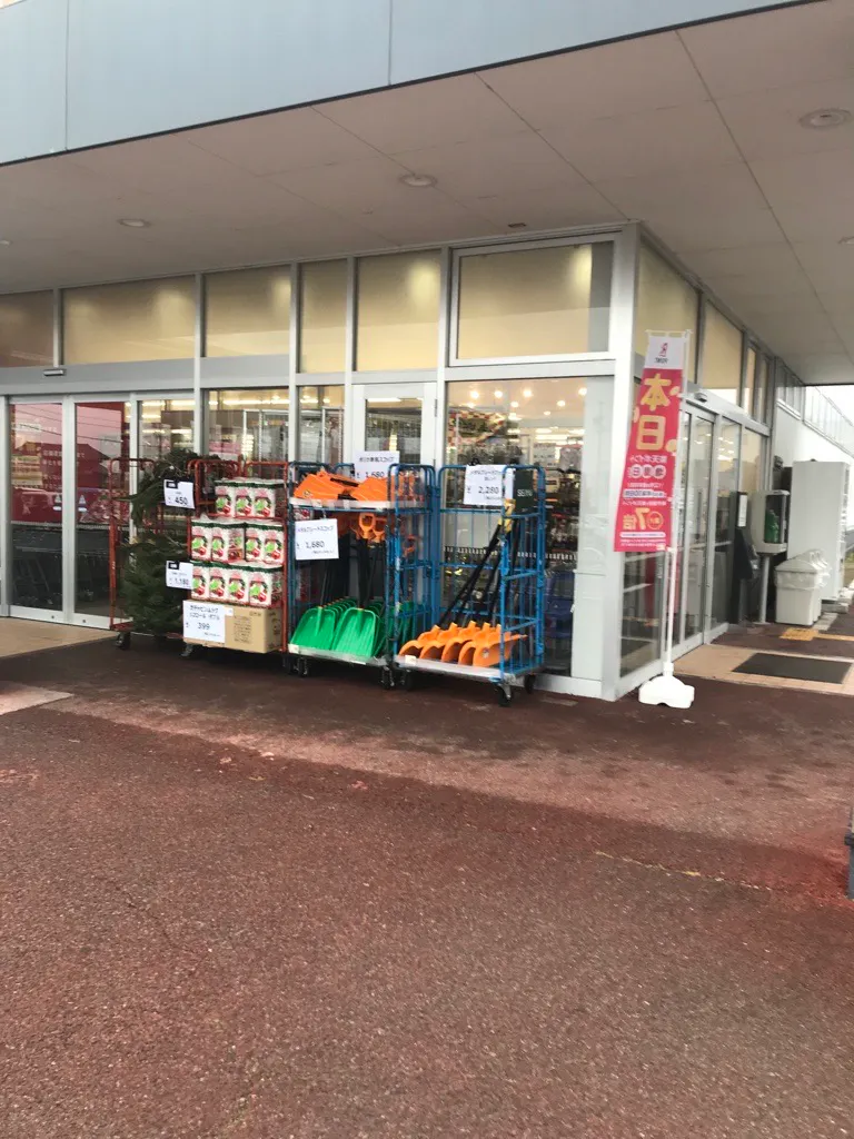 【西友　長野北店】店頭（軒下）　プロモーション用途や物販、食物販のポップアップストアに最適なスーパー屋外軒先の催事イベントスペース