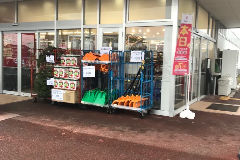 【西友 長野北店】店頭(軒下) プロモーション用途や物販、食物販のポップアップストアに最適なスーパー屋外軒先の催事イベントスペース