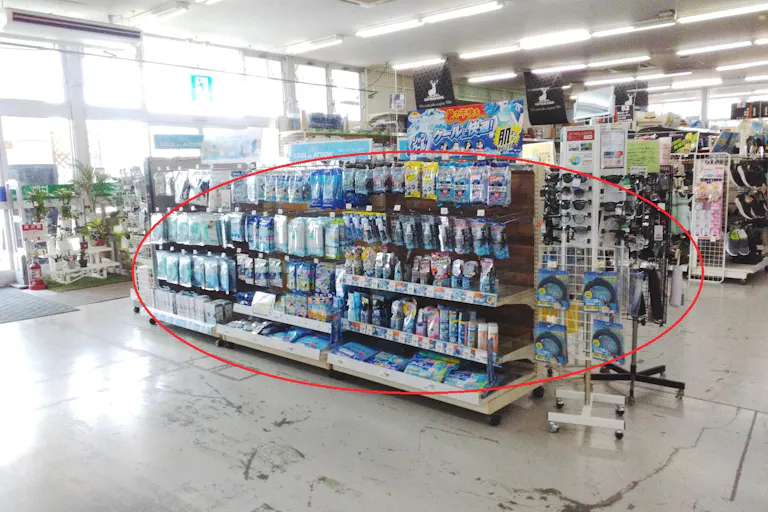 【ホームワイド佐伯南店(大分県)】本館店内 入口前催事スペースの画像1