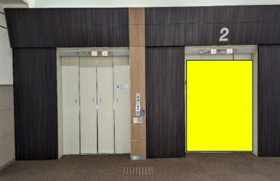 【イオンモール堺北花田】モール内広告 エレベーター扉の画像