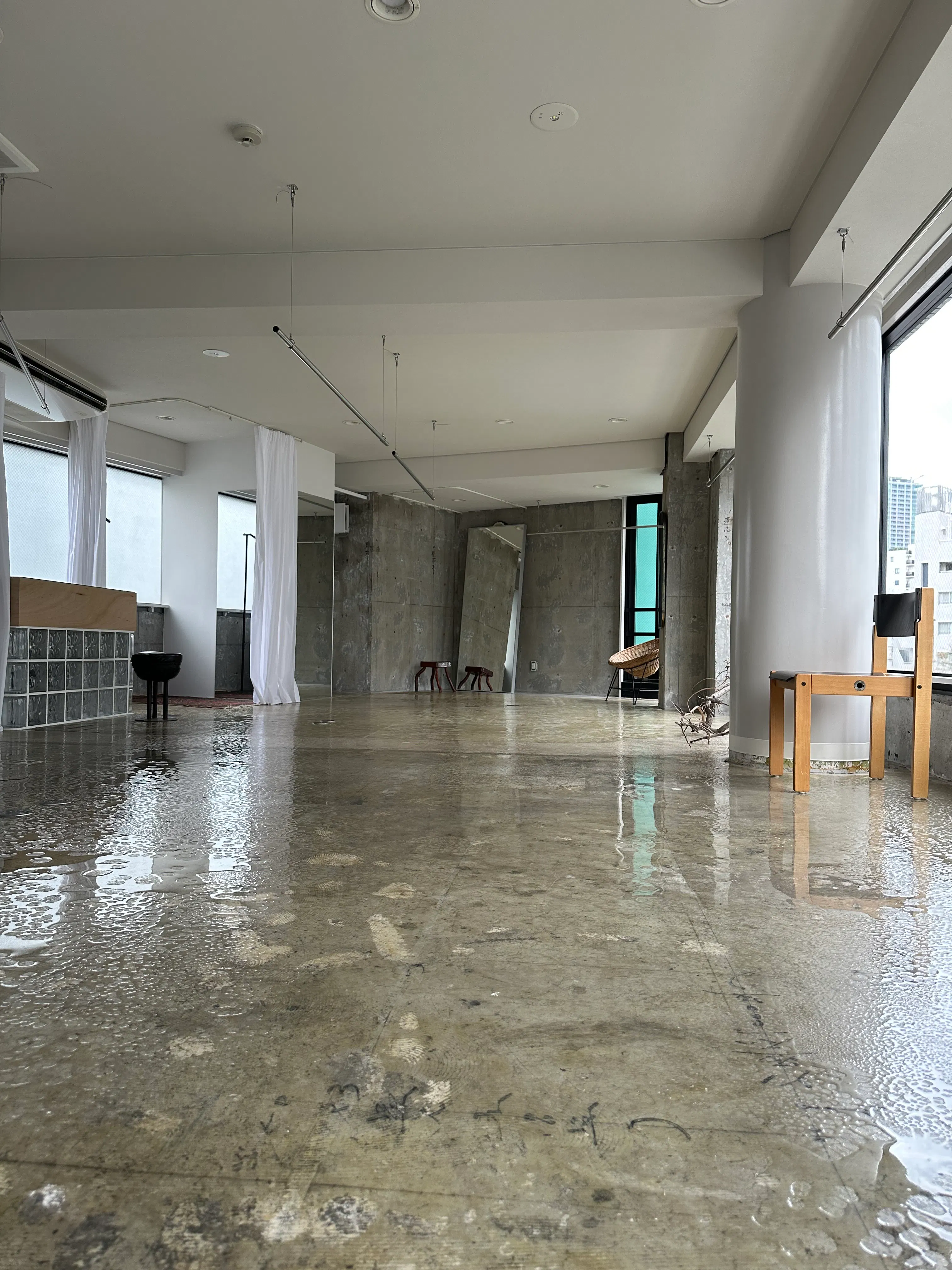 【代々木公園駅3分｜代々木八幡駅4分】自然光が入る展示会・撮影向けレンタルスペース