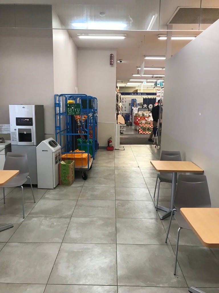 【西友 富士見店】休憩コーナー プロモーション用途や物販、食物販のポップアップストアに最適なスーパー店内催事イベントスペース