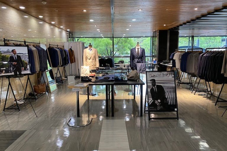 ※5日間利用で1日無料※【竹橋駅直結/パレスサイドビルディング1F】オフィスワーカー向けのポップアップストアやPRイベントに最適な大型オフィスビルエントランス部分のイベントスペースの画像1