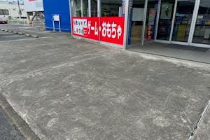 【エディオン海田店】キッチンカーの出店に適した入り口前スペース