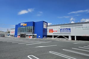 【エディオン海田店】キッチンカーの出店に適した入り口前スペース