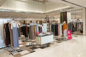 【アミュプラザおおいた】ファッション関係の雑貨や、アパレル商品の物販催事に適したコンパクトなイベントスペース2F POPUPスペース(マウジー前)