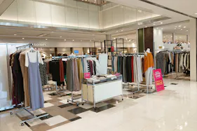 【アミュプラザおおいた】ファッション関係の雑貨や、アパレル商品の物販催事に適したコンパクトなイベントスペース2F POPUPスペース(マウジー前)