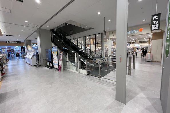 【イオンスタイル赤羽】各種プロモーションに最適な2階エスカレーター横のイベントスペース