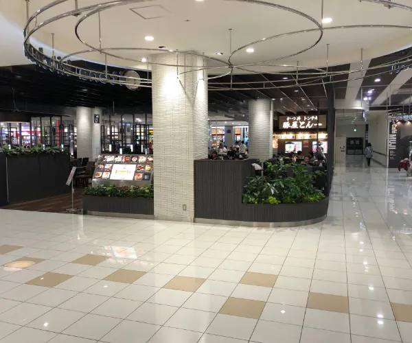 【イオンモール茨木】各種プロモーションや物販に最適な1Fフードコート横催事イベントスペース