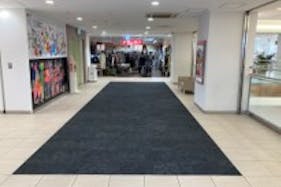 【東急プラザ新長田】「2F 螺旋階段横 」2F中央階段すぐ!ポップアップストアやPRイベントに最適な視認性の高いイベントスペース