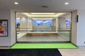 【東急プラザ新長田】「2F 螺旋階段横 」2F中央階段すぐ!ポップアップストアやPRイベントに最適な視認性の高いイベントスペース