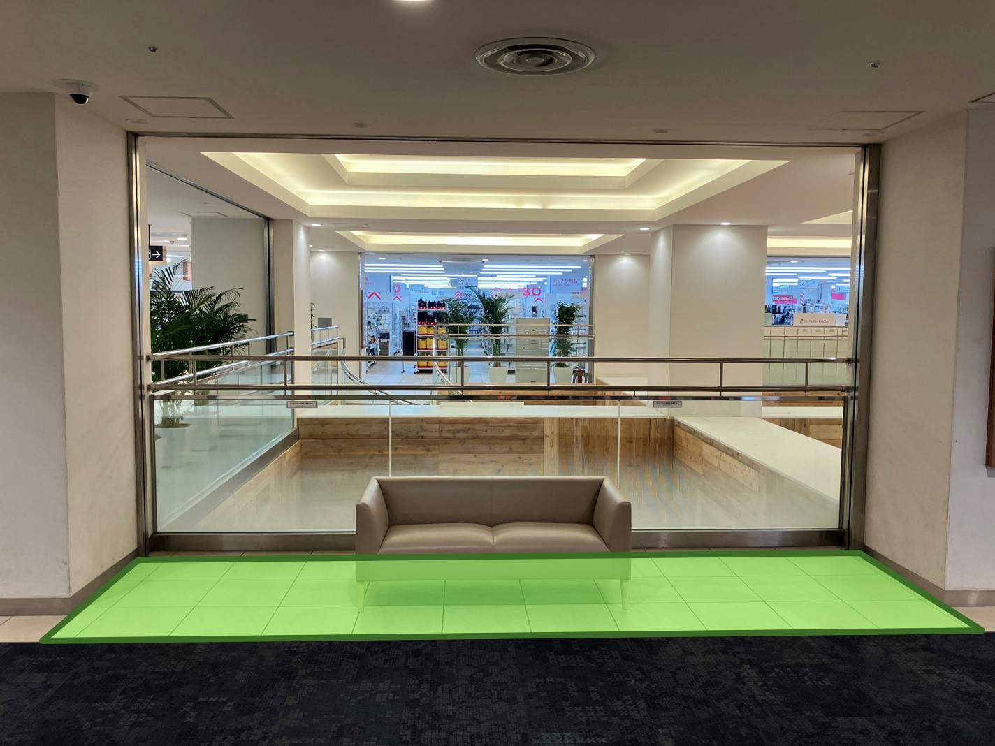 【東急プラザ新長田】「2F 螺旋階段横 」2F中央階段すぐ！ポップアップストアやPRイベントに最適な視認性の高いイベントスペース