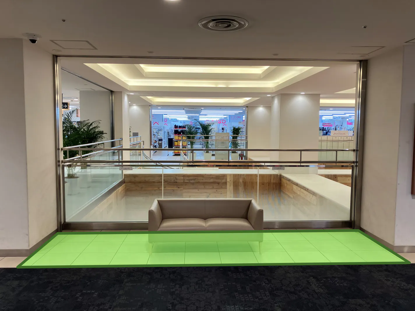 【東急プラザ新長田】「2F 螺旋階段横 」2F中央階段すぐ!ポップアップストアやPRイベントに最適な視認性の高いイベントスペース