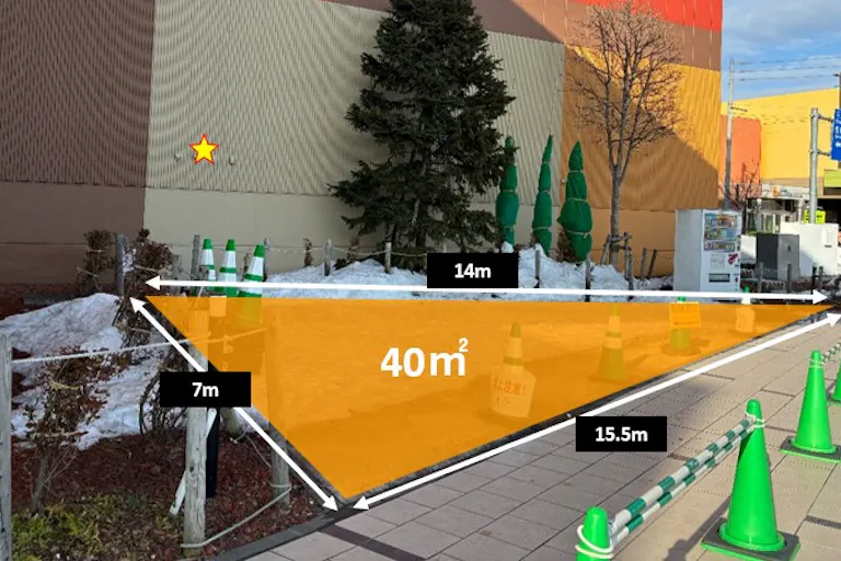【三井アウトレットパーク 札幌北広島】屋外三角スペースの画像2