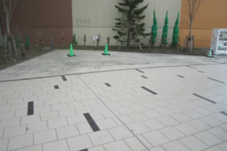 【三井アウトレットパーク 札幌北広島】屋外三角スペースの画像4